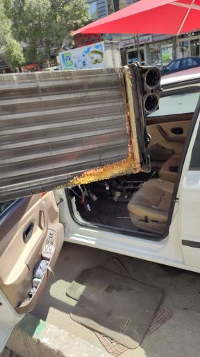 عکس خدمات برق خودرو نوید