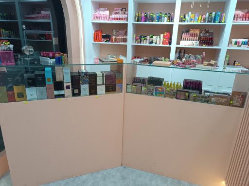 عکس فروشگاه آرایشی شیگلم