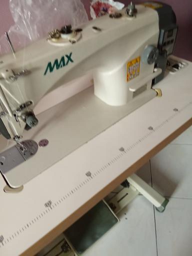 عکس تعمیر چرخ خیاطی 