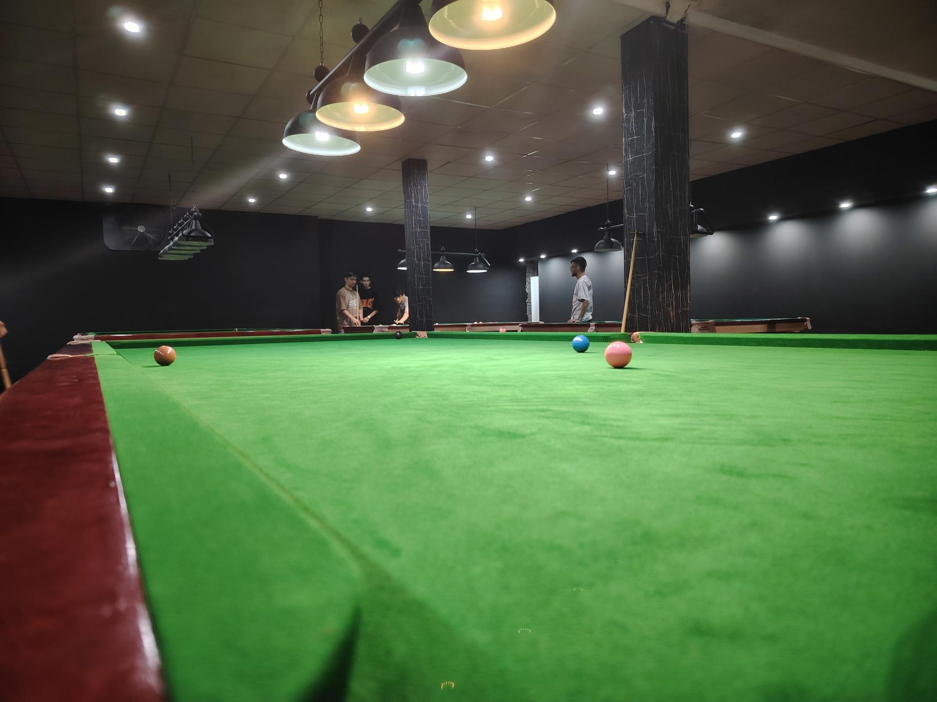 عکس باشگاه بیلیارد مکث