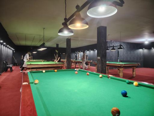 عکس باشگاه بیلیارد مکث