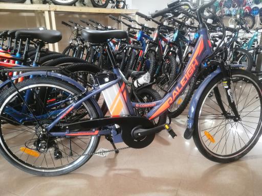 عکس فروشگاه دوچرخه رالی