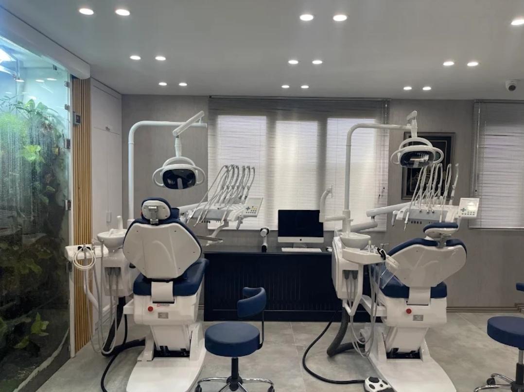 عکس دندانپزشکی دکتر لاجوردی