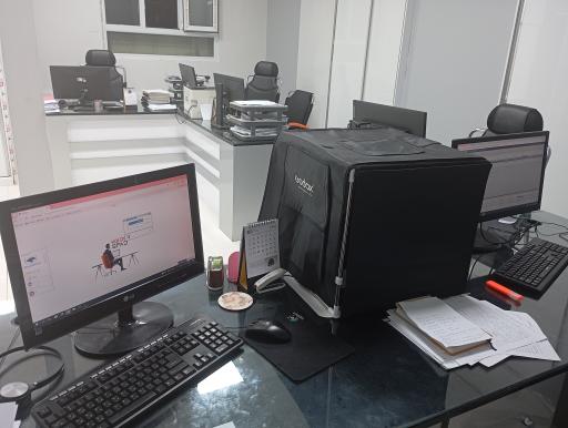 عکس کامپیوتر و حسابداری رابین