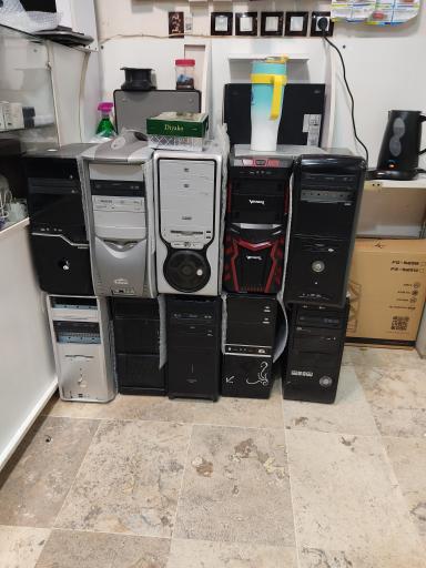 عکس تعمیرات کامپیوتر و لپ تاپ پارس (فردا سیستم شعبه۲)