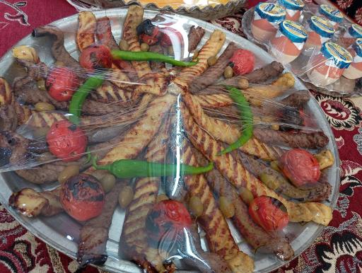 عکس رستوران سنتی و تهیه غذای حاج علی