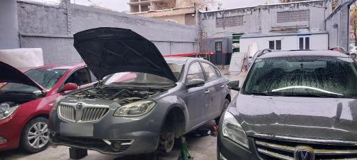 عکس کلینک فنی مهندسی خودرو مهندس علیدوستی