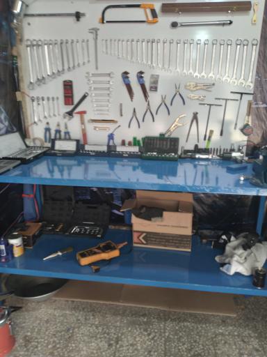 عکس تعمیرگاه تخصصی کادیلاک