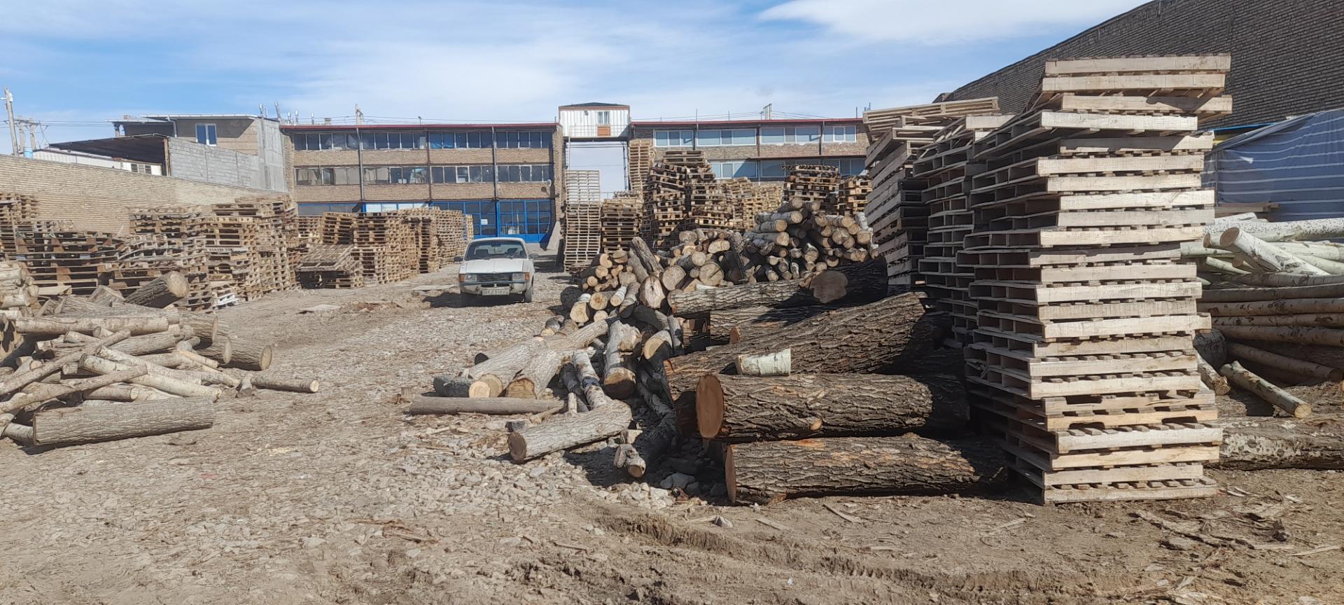 عکس کارگاه پالت چوبی برادران اکبری