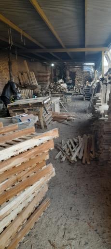 عکس کارگاه پالت چوبی برادران اکبری