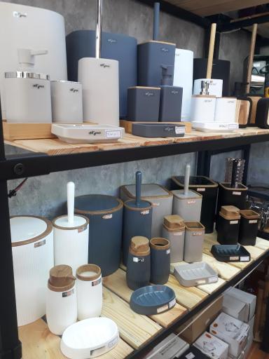 عکس فروشگاه عشق چوبی