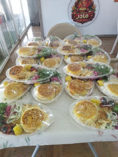 عکس آشپزخانه و کته کبابی محلی مادر