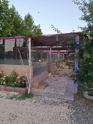 عکس باغ رستوران ارکیده سفید