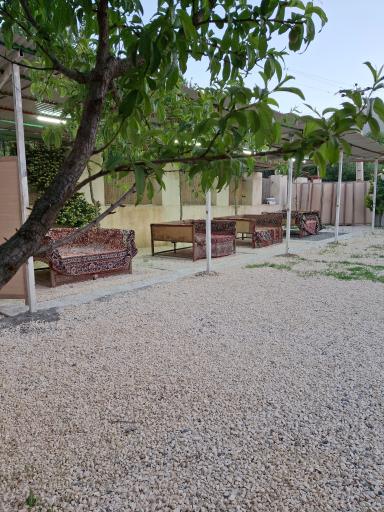 عکس باغ رستوران ارکیده سفید