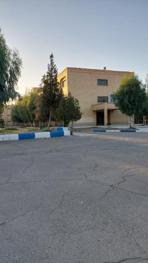 عکس ساختمان دانشکده علوم انسانی