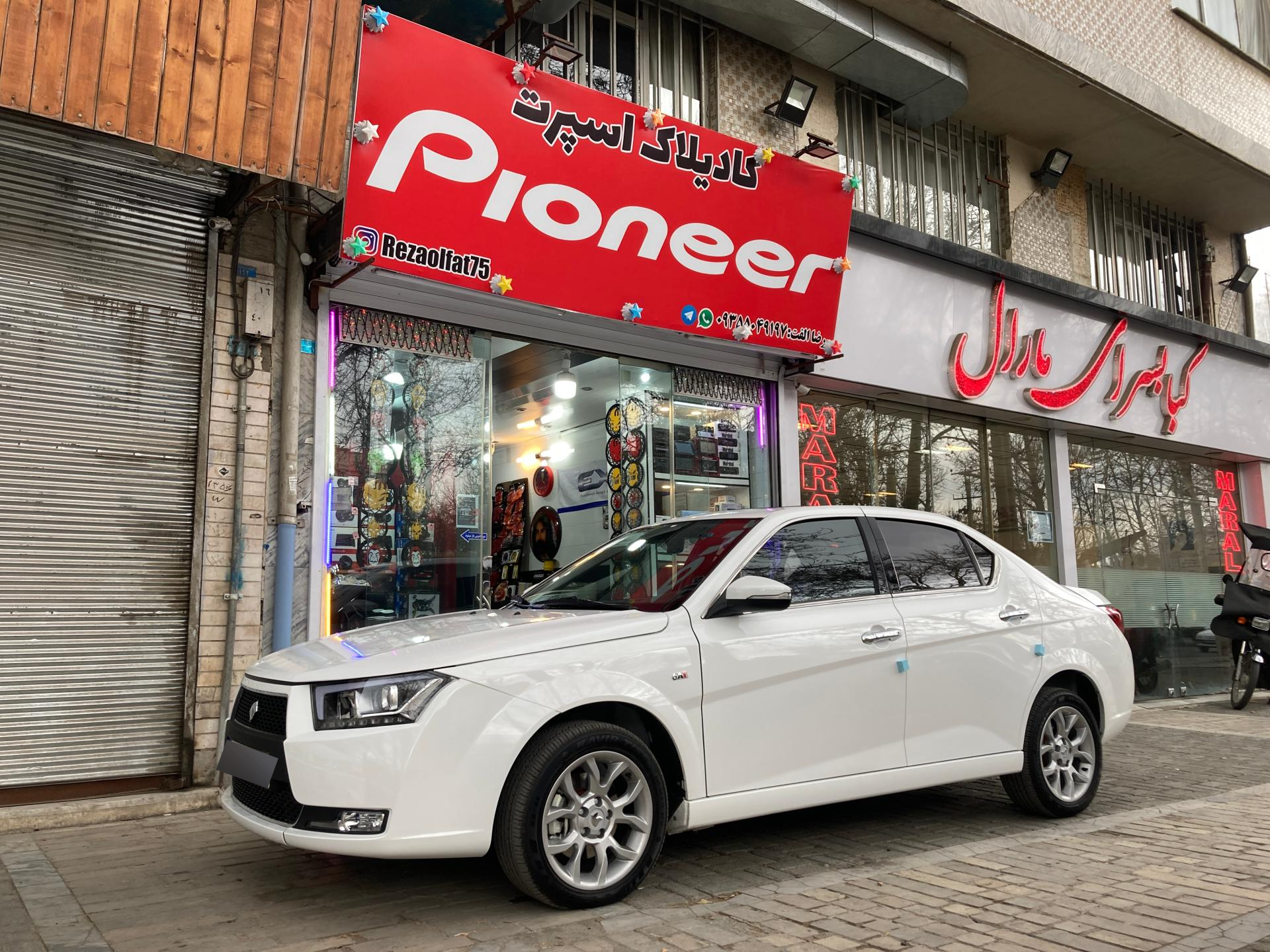 عکس فروشگاه پایونیر کادیلاک اسپرت