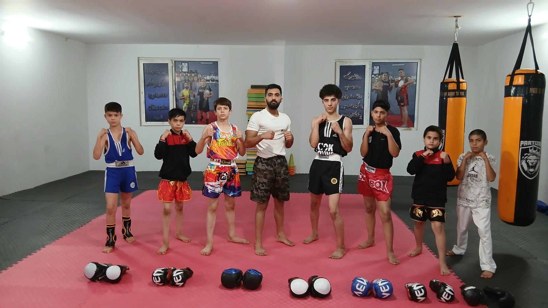 عکس آکادمی  هنرهای  رزمی استاد صادقیان