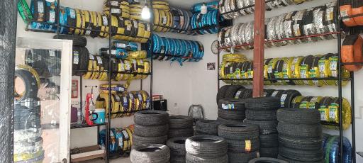 عکس لاستیک حاج علی