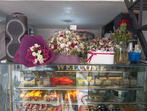 عکس غذاخوری و کبابی دوستان