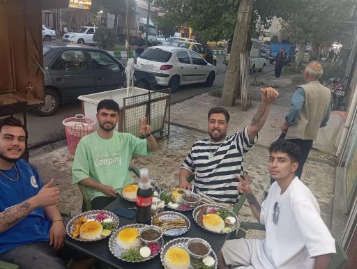 عکس غذاخوری و کبابی دوستان