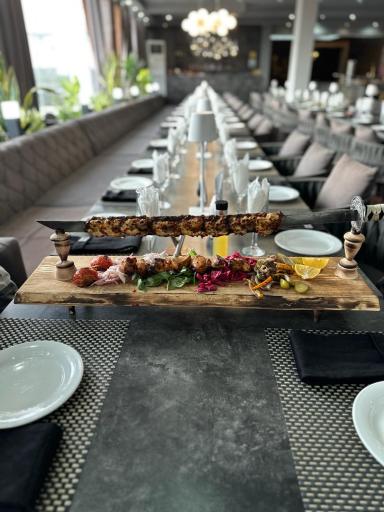 عکس رستوران لاکچریا استارا