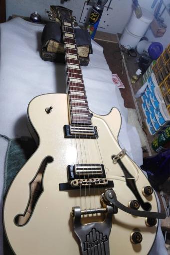 عکس فروشگاه گیتار سنتر