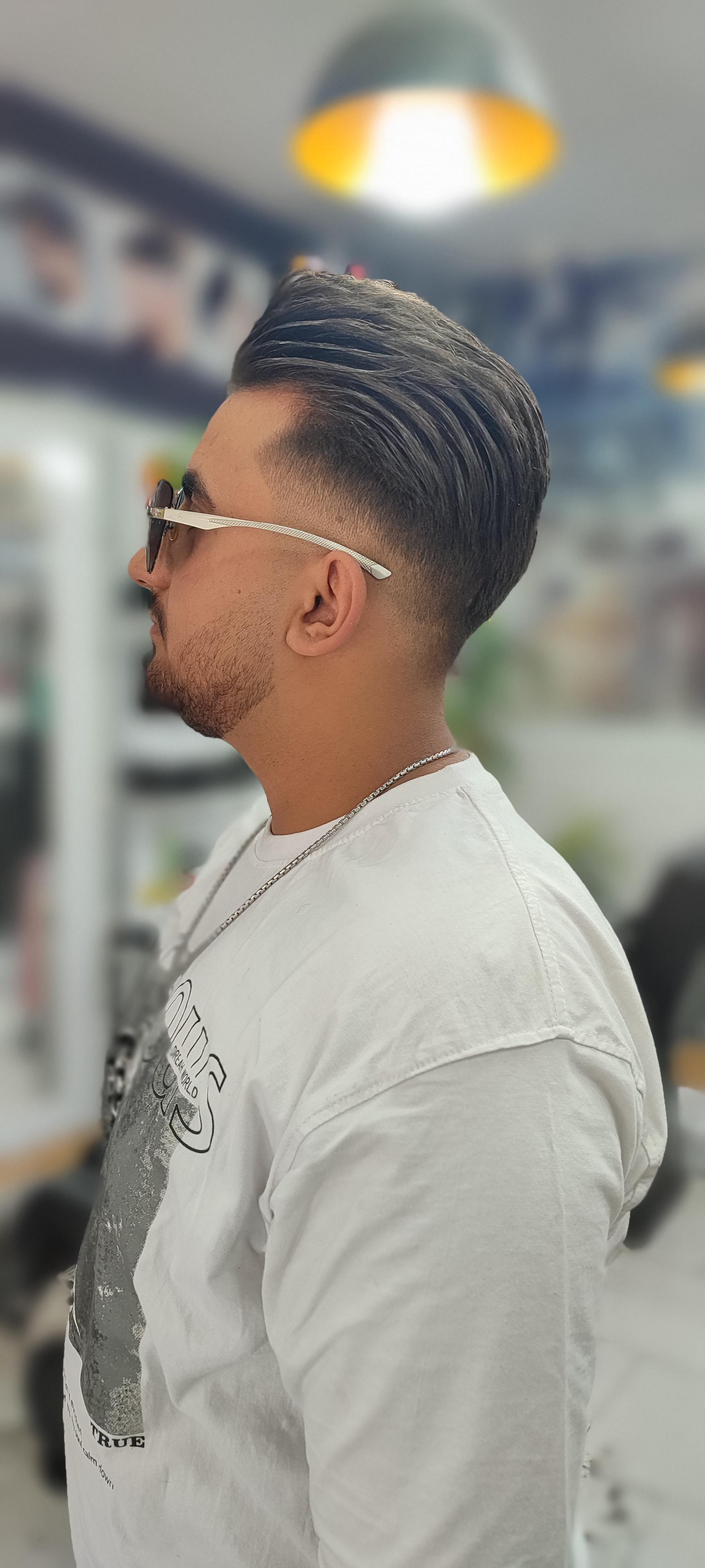 عکس سالن پیرایش دست قیچی