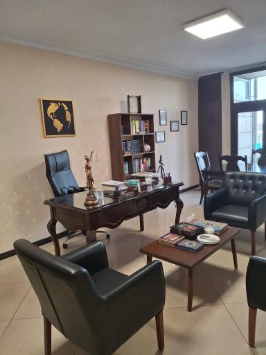 عکس دفتر وکالت بهنوش ایراندوست