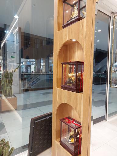 عکس فروشگاه لوموس شعبه روماک مال