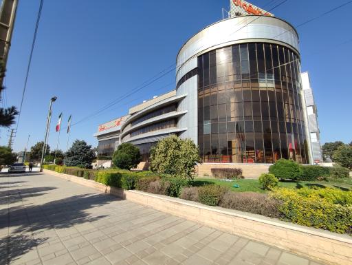 عکس مجتمع تجاری شریعت