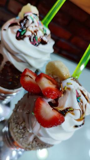 عکس کافه بستنی چیمنی وزرا