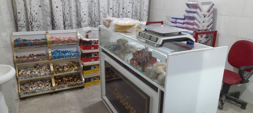 عکس شیرینی فروشی راز