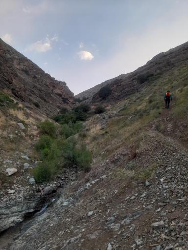 عکس طبیعت دره حصارک و مسیر قله بند عیش