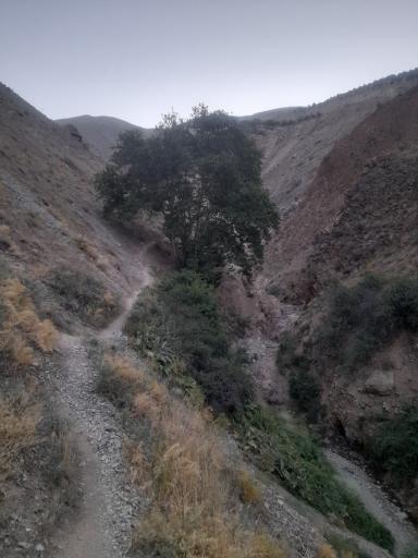 عکس طبیعت دره حصارک و مسیر قله بند عیش