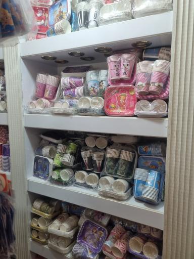 عکس تم تولد و ظروف یکبار مصرف سینا