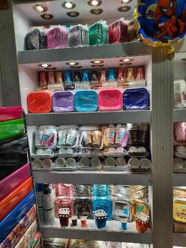 عکس تم تولد و ظروف یکبار مصرف سینا