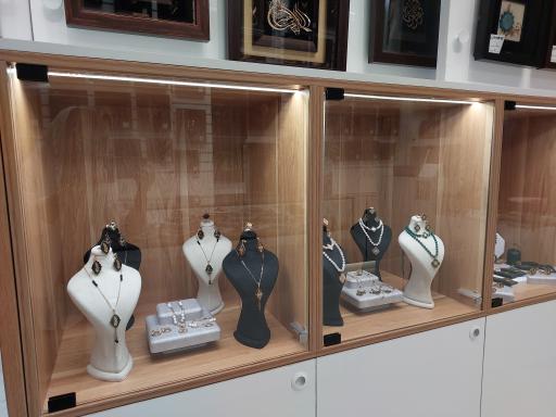 عکس فروشگاه لوموس شعبه روماک مال