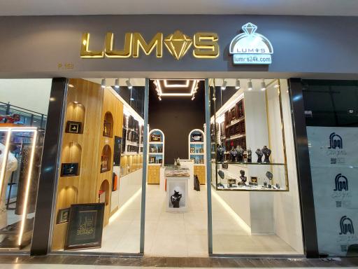 عکس فروشگاه لوموس شعبه روماک مال