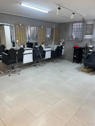 عکس سالن زیبایی و آموزشگاه فرزانه احمدی