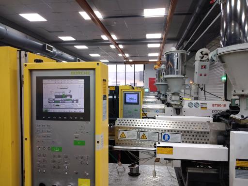 عکس تعمیرات دستگاه تزریق پلاستیک