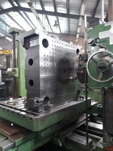 عکس تعمیرات دستگاه تزریق پلاستیک