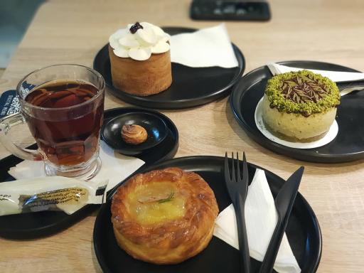 عکس نان و شیرینی تیفانی