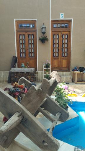 عکس اقامتگاه سنتی شمعدونی 