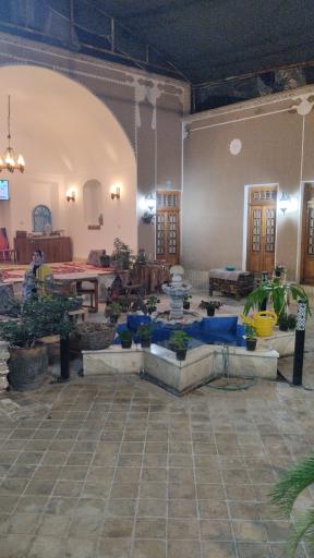 عکس اقامتگاه سنتی شمعدونی 