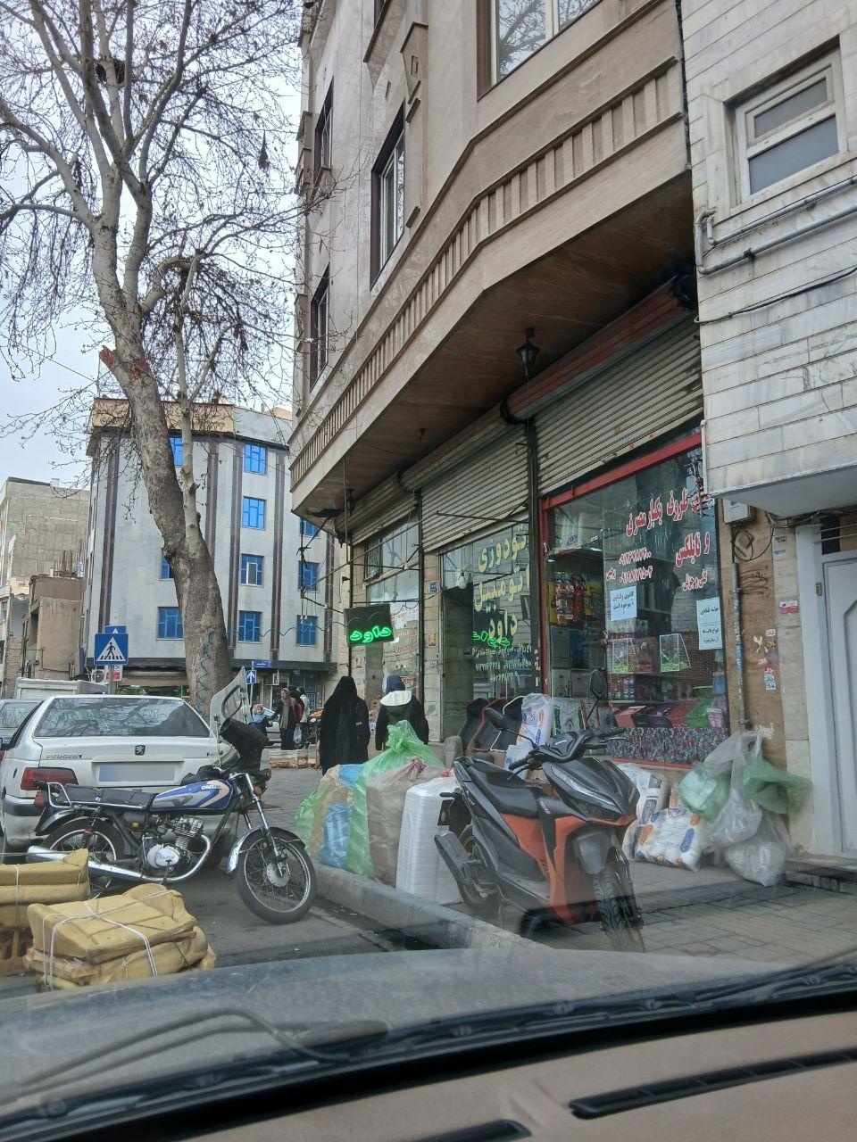 عکس فروشگاه ظروف یکبار مصرف و نایلون