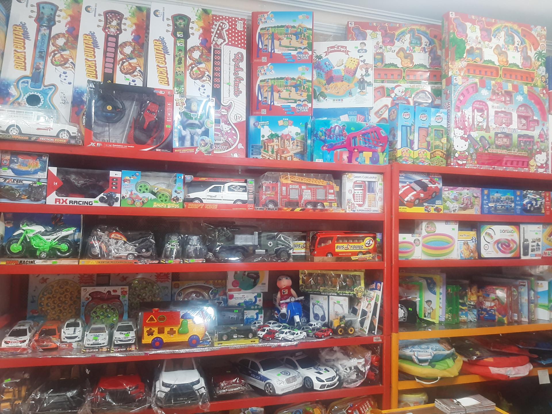 عکس فروشگاه اسباب بازی آدینه