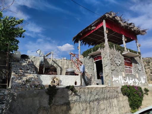 عکس تولیدی گلاب و عرقیات گیاهی بام میمند 