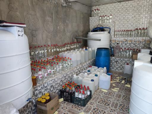 عکس تولیدی گلاب و عرقیات گیاهی بام میمند 