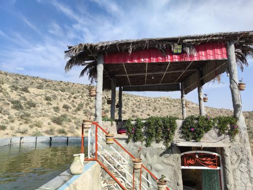 عکس تولیدی گلاب و عرقیات گیاهی بام میمند 