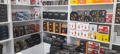 عکس شعبه اصلی هدلایت مارکت کرج 